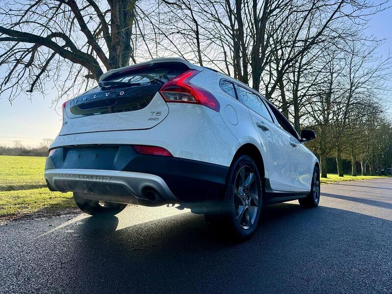 Volvo V40 Cross Country 2.0 T5 Lux Nav Hatchback 5dr Petrol Auto AWD Euro 6 (s/s) (245 ps) - U2146