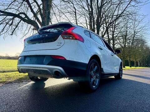 Volvo V40 Cross Country 2.0 T5 Lux Nav Hatchback 5dr Petrol Auto AWD Euro 6 (s/s) (245 ps) - U2146
