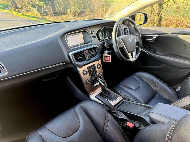 Volvo V40 Cross Country 2.0 T5 Lux Nav Hatchback 5dr Petrol Auto AWD Euro 6 (s/s) (245 ps) - U2146