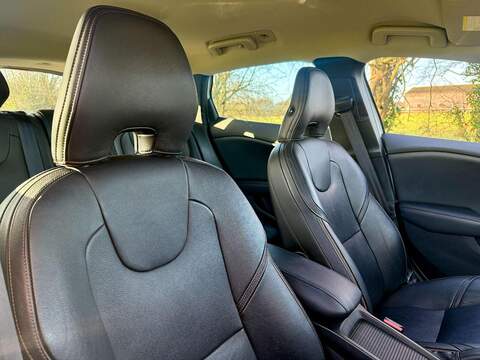 Volvo V40 Cross Country 2.0 T5 Lux Nav Hatchback 5dr Petrol Auto AWD Euro 6 (s/s) (245 ps) - U2146