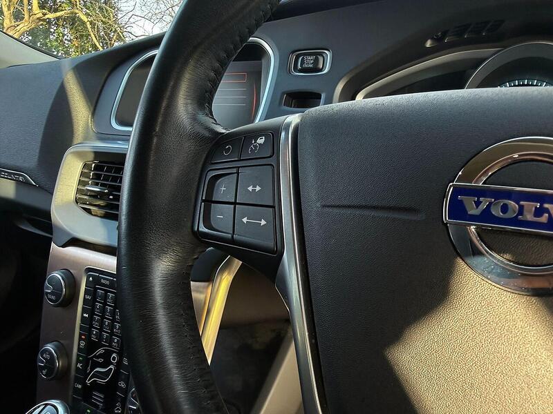 Volvo V40 Cross Country 2.0 T5 Lux Nav Hatchback 5dr Petrol Auto AWD Euro 6 (s/s) (245 ps) - U2146