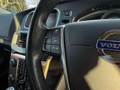 Volvo V40 Cross Country 2.0 T5 Lux Nav Hatchback 5dr Petrol Auto AWD Euro 6 (s/s) (245 ps) - U2146