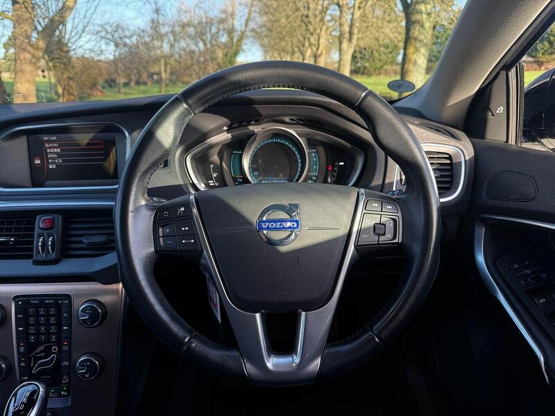 Volvo V40 Cross Country 2.0 T5 Lux Nav Hatchback 5dr Petrol Auto AWD Euro 6 (s/s) (245 ps) - U2146