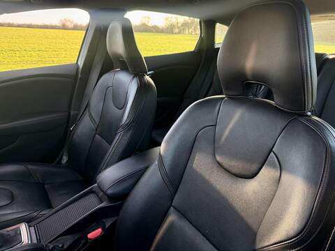 Volvo V40 Cross Country 2.0 T5 Lux Nav Hatchback 5dr Petrol Auto AWD Euro 6 (s/s) (245 ps) - U2146