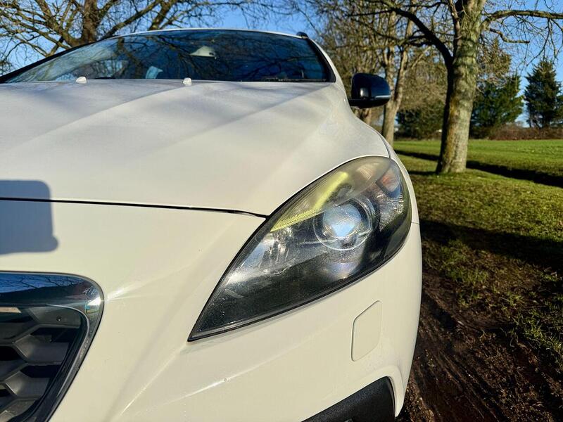 Volvo V40 Cross Country 2.0 T5 Lux Nav Hatchback 5dr Petrol Auto AWD Euro 6 (s/s) (245 ps) - U2146