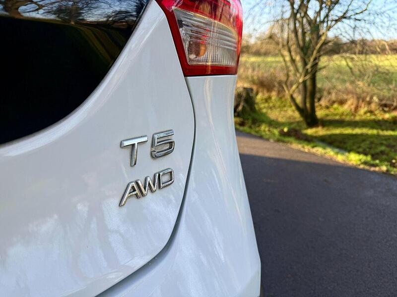 Volvo V40 Cross Country 2.0 T5 Lux Nav Hatchback 5dr Petrol Auto AWD Euro 6 (s/s) (245 ps) - U2146
