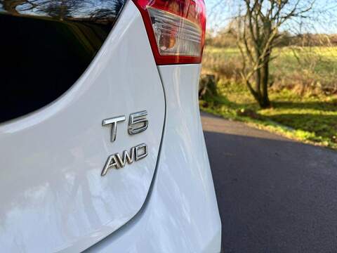 Volvo V40 Cross Country 2.0 T5 Lux Nav Hatchback 5dr Petrol Auto AWD Euro 6 (s/s) (245 ps) - U2146