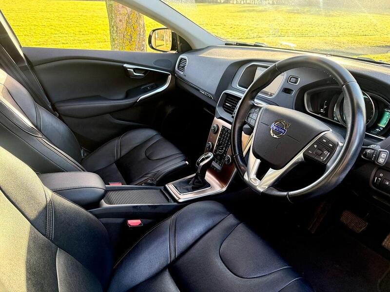 Volvo V40 Cross Country 2.0 T5 Lux Nav Hatchback 5dr Petrol Auto AWD Euro 6 (s/s) (245 ps) - U2146