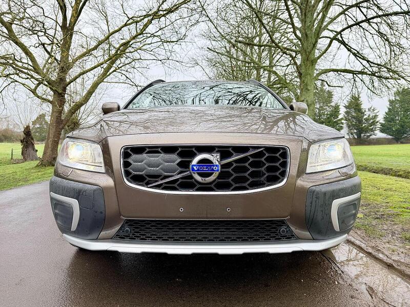 Volvo Xc70 T5 SE Lux Awd 2.5 5dr Estate Automatic Petrol - U2148