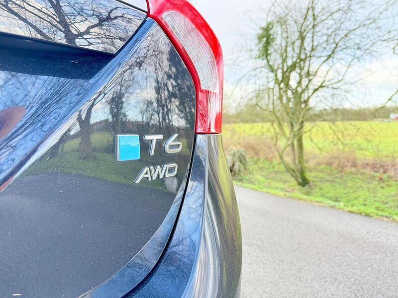 Volvo V60 3.0 T6 R-Design Lux Nav Estate 5dr Petrol Geartronic AWD Euro 5 (304 ps) - U2150
