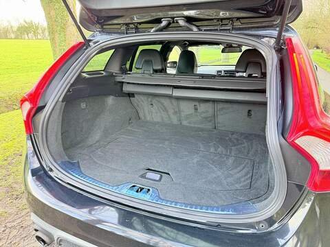Volvo V60 3.0 T6 R-Design Lux Nav Estate 5dr Petrol Geartronic AWD Euro 5 (304 ps) - U2150