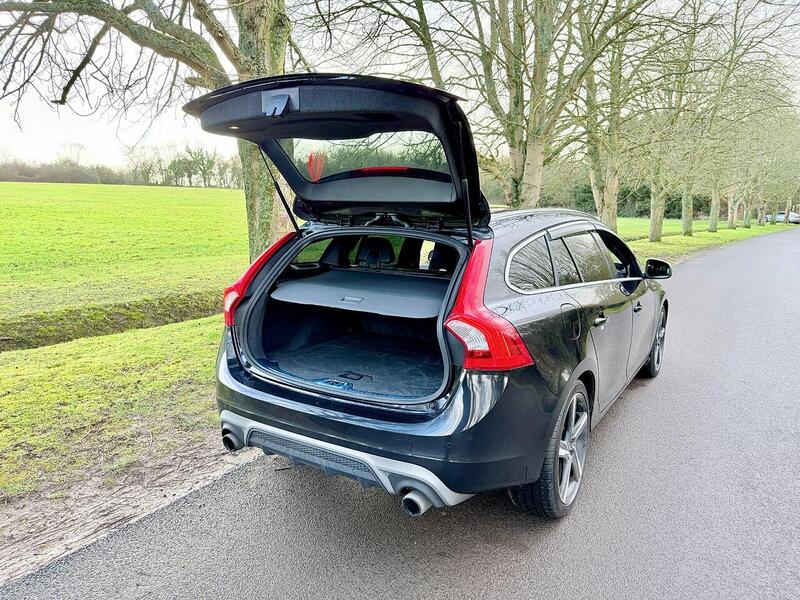 Volvo V60 3.0 T6 R-Design Lux Nav Estate 5dr Petrol Geartronic AWD Euro 5 (304 ps) - U2150