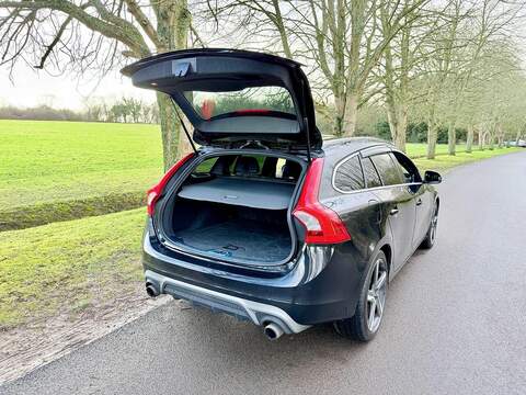 Volvo V60 3.0 T6 R-Design Lux Nav Estate 5dr Petrol Geartronic AWD Euro 5 (304 ps) - U2150