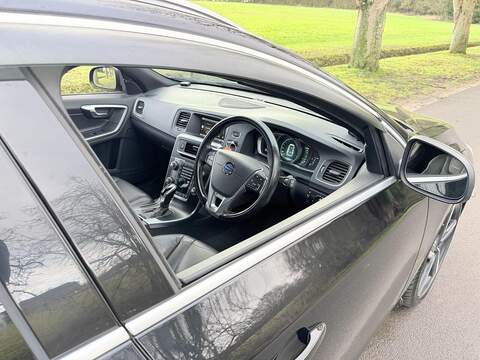 Volvo V60 3.0 T6 R-Design Lux Nav Estate 5dr Petrol Geartronic AWD Euro 5 (304 ps) - U2150
