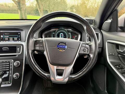 Volvo V60 3.0 T6 R-Design Lux Nav Estate 5dr Petrol Geartronic AWD Euro 5 (304 ps) - U2150