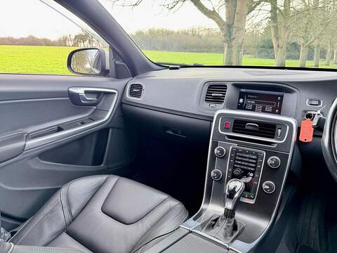 Volvo V60 3.0 T6 R-Design Lux Nav Estate 5dr Petrol Geartronic AWD Euro 5 (304 ps) - U2150