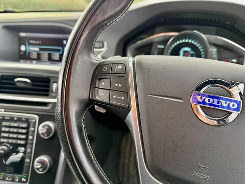 Volvo V60 3.0 T6 R-Design Lux Nav Estate 5dr Petrol Geartronic AWD Euro 5 (304 ps) - U2150