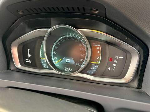 Volvo V60 3.0 T6 R-Design Lux Nav Estate 5dr Petrol Geartronic AWD Euro 5 (304 ps) - U2150