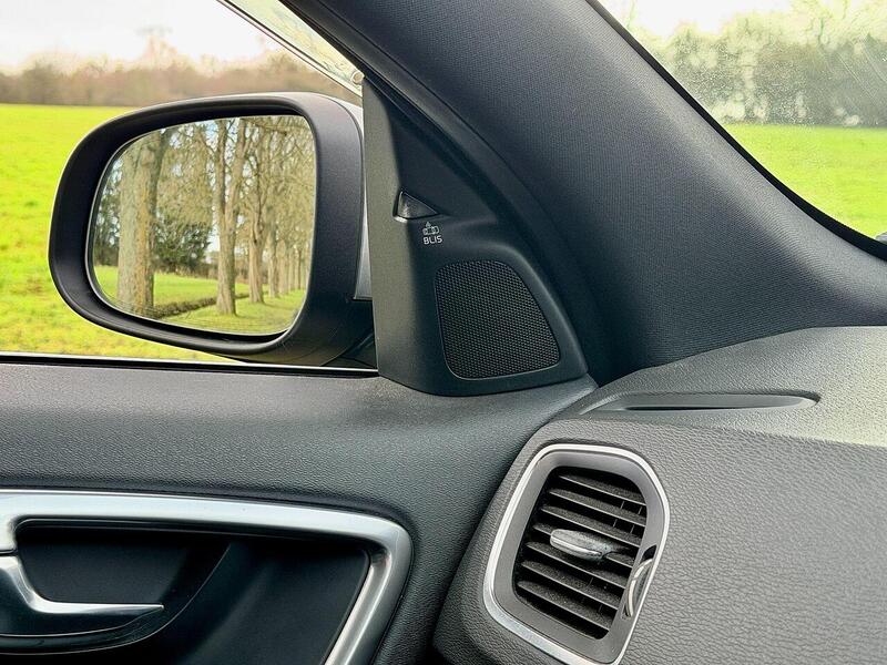 Volvo V60 3.0 T6 R-Design Lux Nav Estate 5dr Petrol Geartronic AWD Euro 5 (304 ps) - U2150