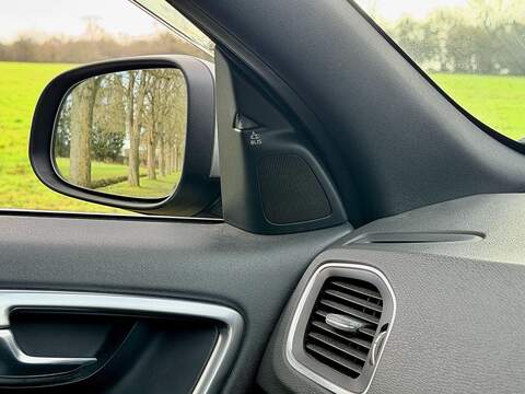 Volvo V60 3.0 T6 R-Design Lux Nav Estate 5dr Petrol Geartronic AWD Euro 5 (304 ps) - U2150