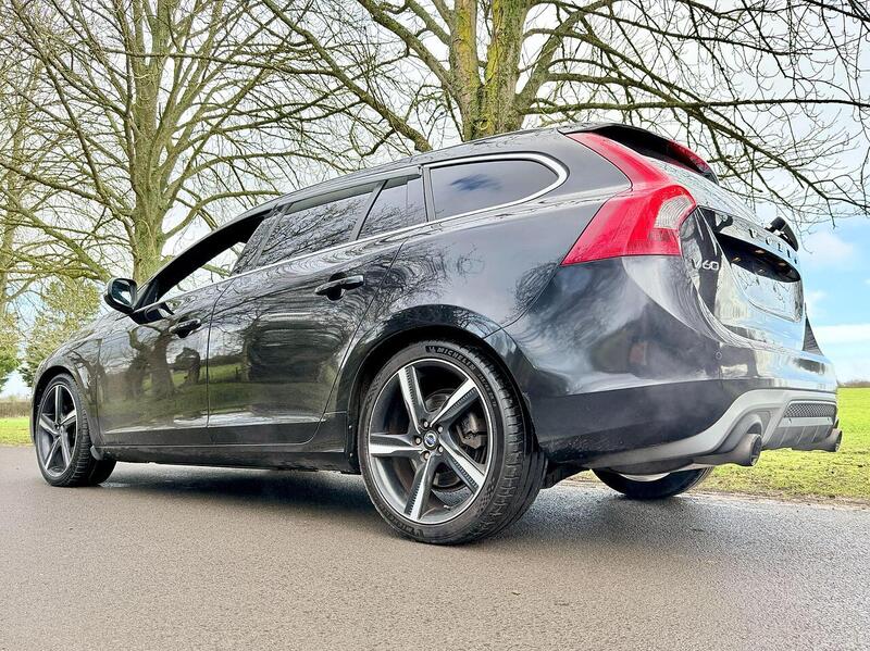 Volvo V60 3.0 T6 R-Design Lux Nav Estate 5dr Petrol Geartronic AWD Euro 5 (304 ps) - U2150