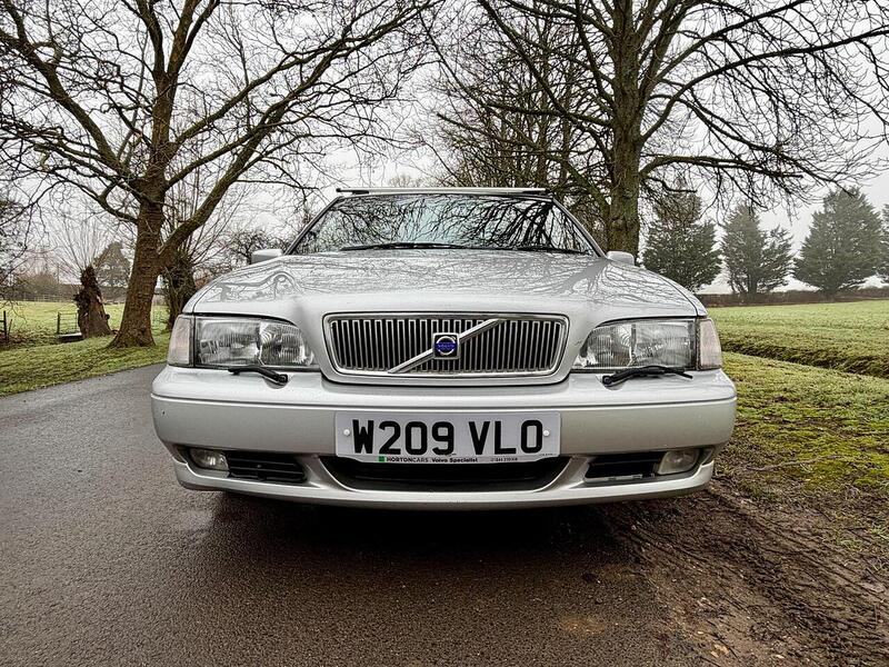 Volvo V70 2.4 SE Estate 5dr Petrol Manual (206 g/km, 140 bhp) - U2166