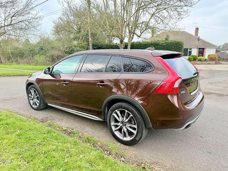 Volvo V60 T5 Cross Country Awd 2.5 5dr Estate Automatic Petrol 2.5 5dr Estate Automatic Petrol - U2175