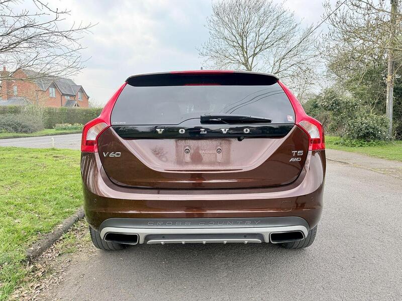 Volvo V60 T5 Cross Country Awd 2.5 5dr Estate Automatic Petrol 2.5 5dr Estate Automatic Petrol - U2175