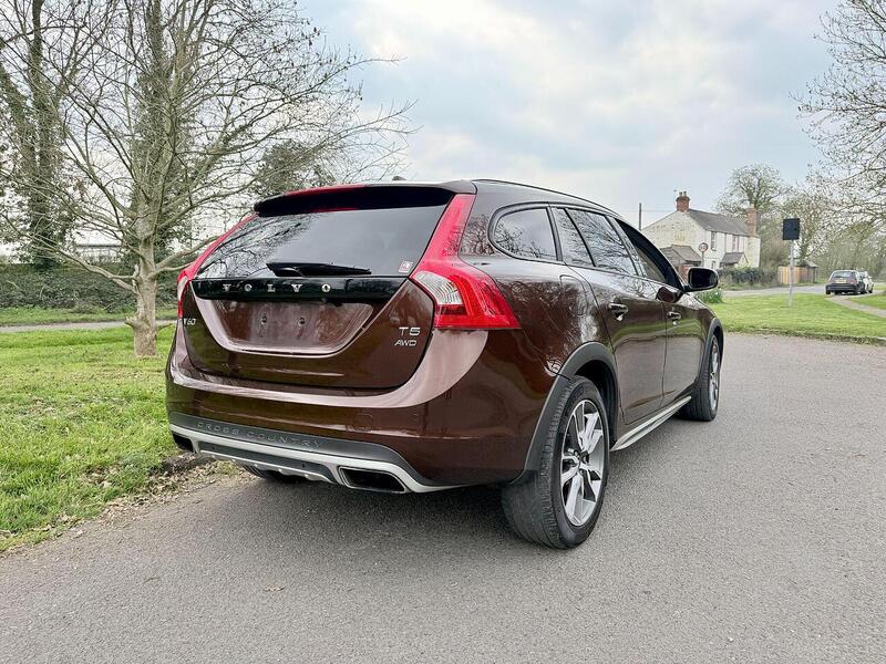 Volvo V60 T5 Cross Country Awd 2.5 5dr Estate Automatic Petrol 2.5 5dr Estate Automatic Petrol - U2175