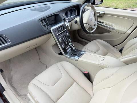 Volvo V60 T5 Cross Country Awd 2.5 5dr Estate Automatic Petrol 2.5 5dr Estate Automatic Petrol - U2175