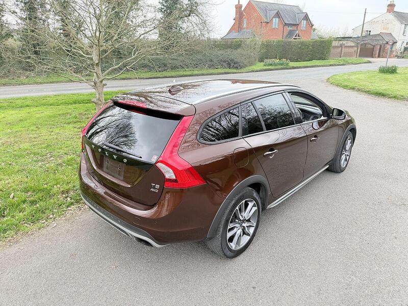 Volvo V60 T5 Cross Country Awd 2.5 5dr Estate Automatic Petrol 2.5 5dr Estate Automatic Petrol - U2175
