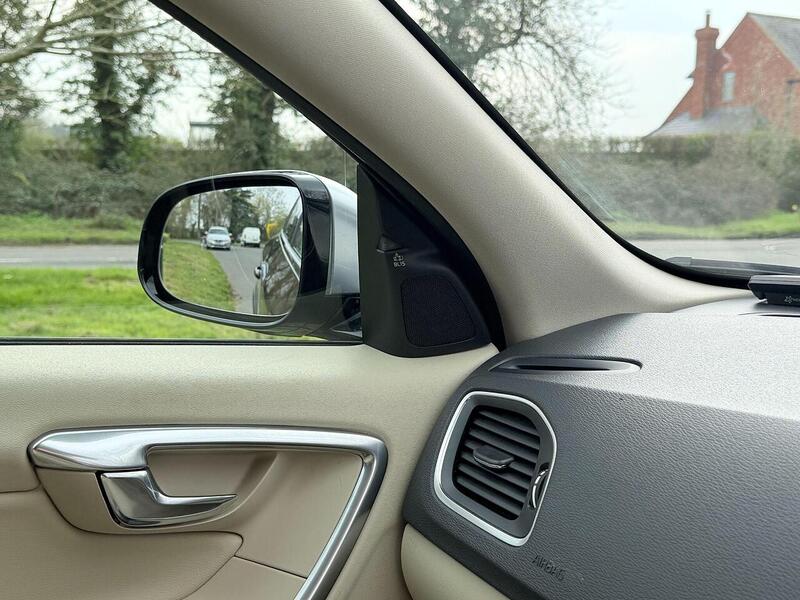 Volvo V60 T5 Cross Country Awd 2.5 5dr Estate Automatic Petrol 2.5 5dr Estate Automatic Petrol - U2175