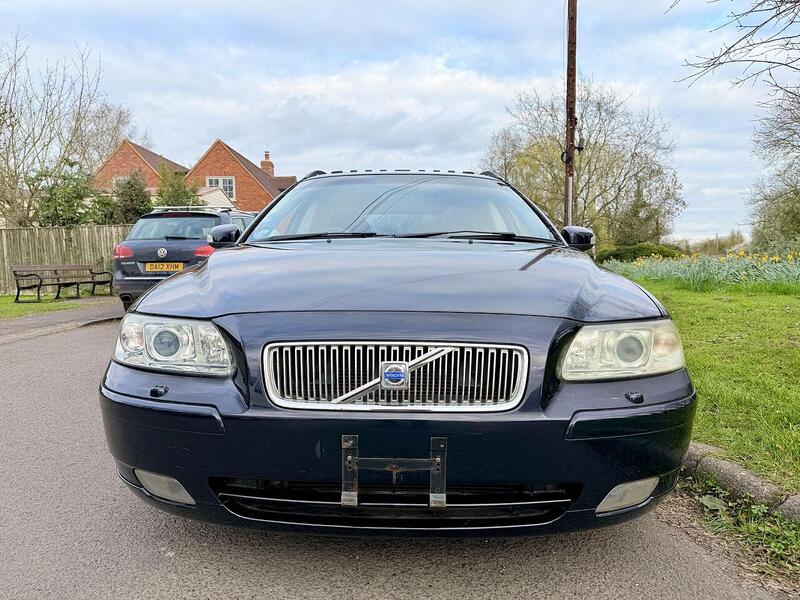 Volvo V70 Se 2.5 5dr Estate Automatic Petrol - U2178