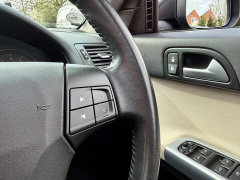 Volvo V50 Se Lux 2.0 5dr Estate Automatic Petrol - U2179