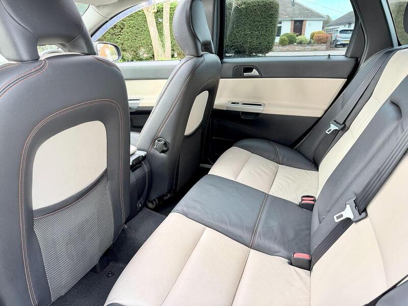 Volvo V50 Se Lux 2.0 5dr Estate Automatic Petrol - U2179