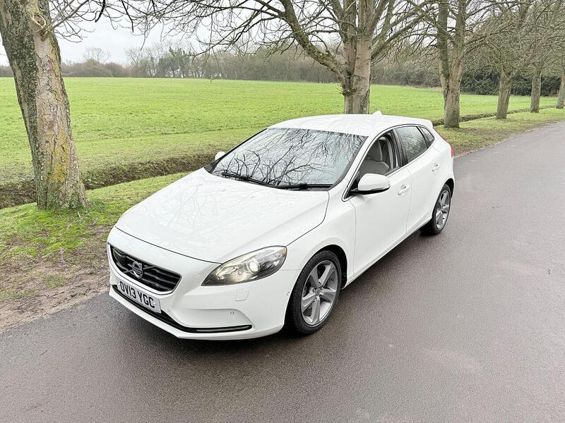Volvo V40 1.6 T4 SE Hatchback 5dr Petrol Powershift Euro 5 (s/s) (180 ps) - U2180