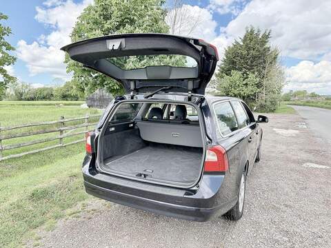 Volvo V70 2.5T SE Estate 5dr Petrol Geartronic Euro 5 (231 ps) - U2182