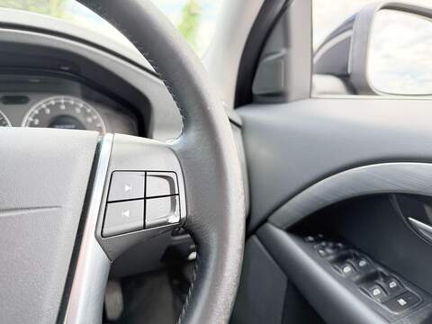 Volvo V70 2.5T SE Estate 5dr Petrol Geartronic Euro 5 (231 ps) - U2182