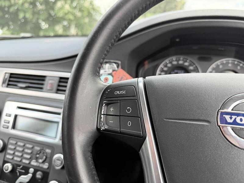 Volvo V70 2.5T SE Estate 5dr Petrol Geartronic Euro 5 (231 ps) - U2182