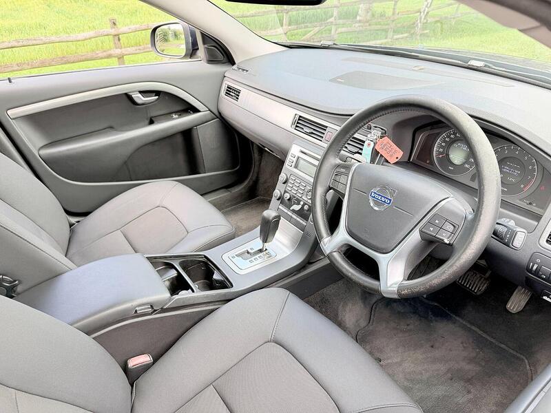 Volvo V70 2.5T SE Estate 5dr Petrol Geartronic Euro 5 (231 ps) - U2182