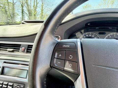 Volvo V70 2.5T SE Estate 5dr Petrol Geartronic Euro 5 (231 ps) - U2186