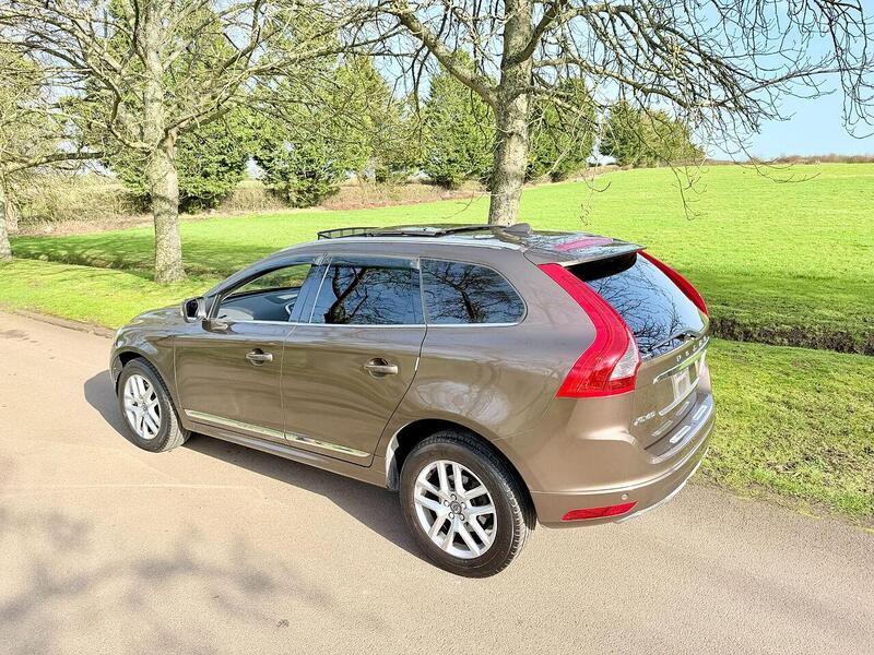 Volvo Xc60 D4 Se Estate 2.0 Automatic Diesel 2.0 5dr Estate Automatic Diesel - U2192