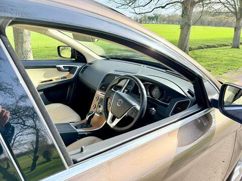 Volvo Xc60 D4 Se Estate 2.0 Automatic Diesel 2.0 5dr Estate Automatic Diesel - U2192