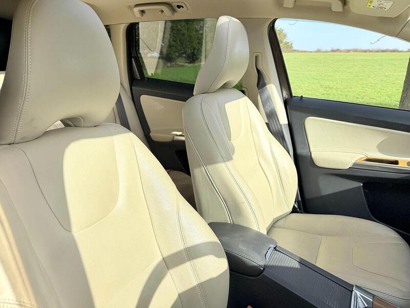 Volvo Xc60 D4 Se Estate 2.0 Automatic Diesel 2.0 5dr Estate Automatic Diesel - U2192
