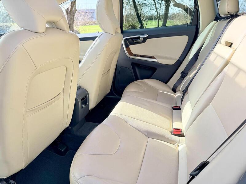 Volvo Xc60 D4 Se Estate 2.0 Automatic Diesel 2.0 5dr Estate Automatic Diesel - U2192