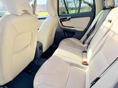 Volvo Xc60 D4 Se Estate 2.0 Automatic Diesel 2.0 5dr Estate Automatic Diesel - U2192
