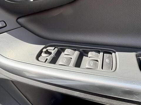 Volvo V60 T5 Se 2.0 5dr Estate Automatic Petrol - U2195