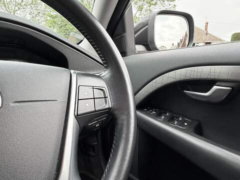 Volvo XC70 3.0 T6 SE Lux Estate 5dr Petrol Geartronic AWD Euro 5 (285 ps) - U2196