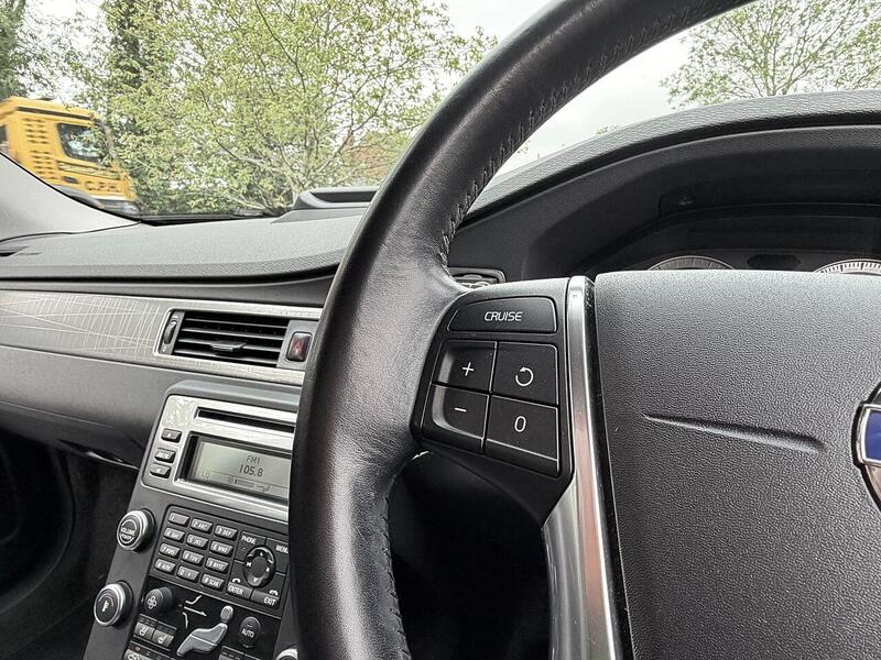 Volvo XC70 3.0 T6 SE Lux Estate 5dr Petrol Geartronic AWD Euro 5 (285 ps) - U2196