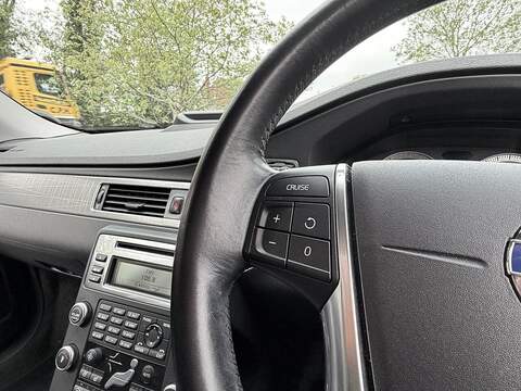 Volvo XC70 3.0 T6 SE Lux Estate 5dr Petrol Geartronic AWD Euro 5 (285 ps) - U2196